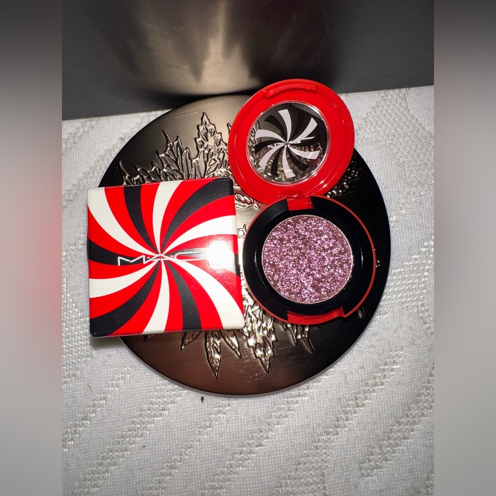 MAC Calling Your Bluff Shadeshifter Duo Chrome Eyeshadow